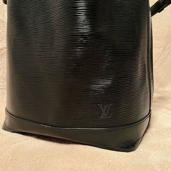 Authentic Louis Vuitton Black Epi Leather Neo Drawstring Bucket Bag - copy post - Picture 2 of 16